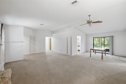 House in Sebastian, Florida 2 bedrooms, 152.45 sq.m. № 2265391 - photo 5
