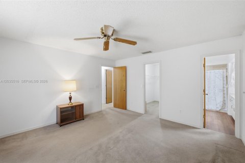 House in Sebastian, Florida 2 bedrooms, 152.45 sq.m. № 2265391 - photo 18