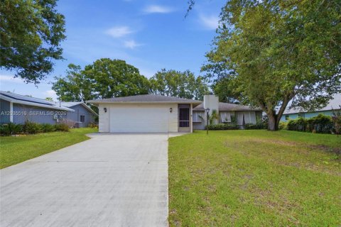 House in Sebastian, Florida 2 bedrooms, 152.45 sq.m. № 2265391