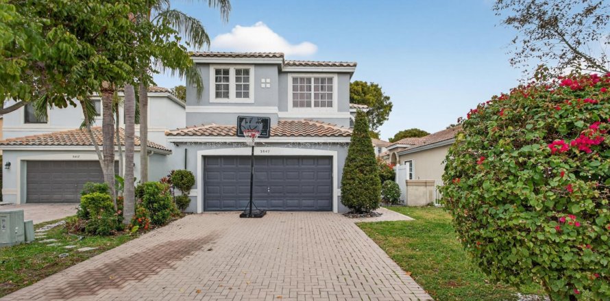House in Coconut Creek, Florida 3 bedrooms, 192.68 sq.m. № 2086707