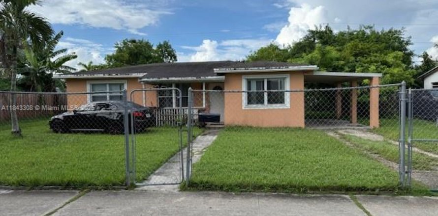 House in Homestead, Florida 3 bedrooms, 110.55 sq.m. № 1838603