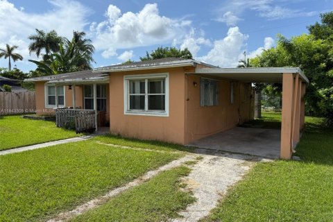 House in Homestead, Florida 3 bedrooms, 110.55 sq.m. № 1838603 - photo 2