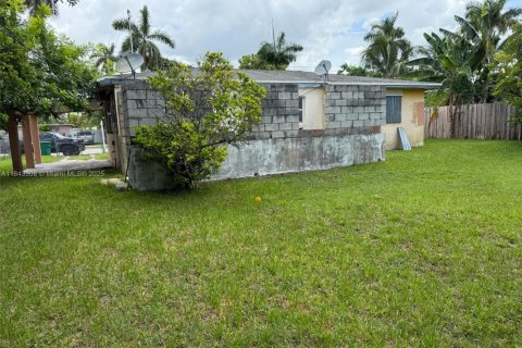 House in Homestead, Florida 3 bedrooms, 110.55 sq.m. № 1838603 - photo 23