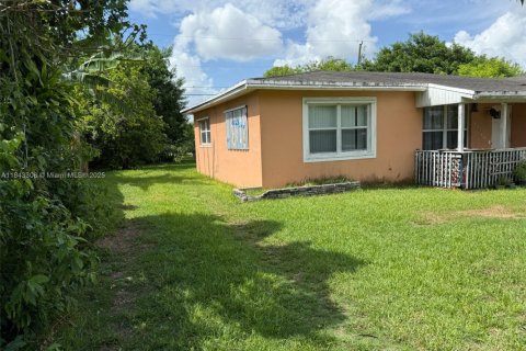 House in Homestead, Florida 3 bedrooms, 110.55 sq.m. № 1838603 - photo 3