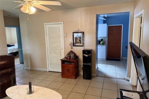 House in Homestead, Florida 3 bedrooms, 110.55 sq.m. № 1838603 - photo 4