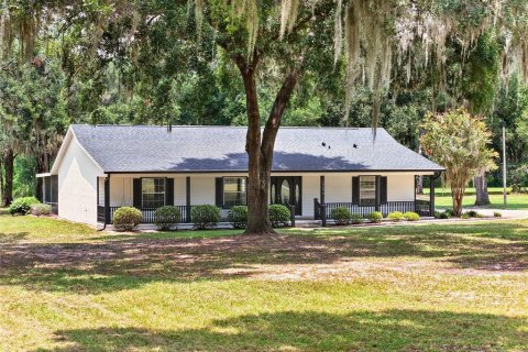 House in Ocklawaha, Florida 3 bedrooms, 152.17 sq.m. № 2266599