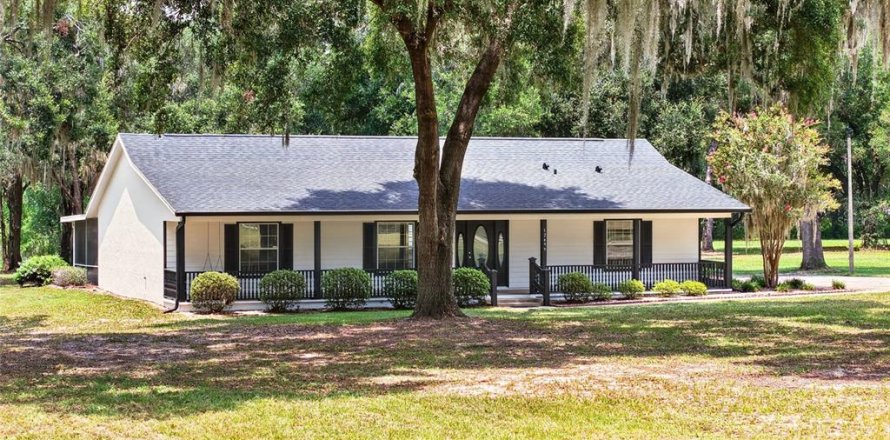 House in Ocklawaha, Florida 3 bedrooms, 152.17 sq.m. № 2266599