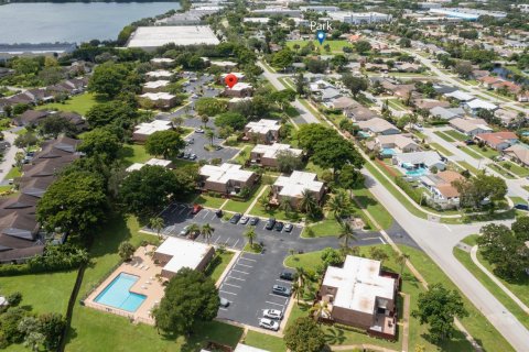 Townhouse in Deerfield Beach, Florida 2 bedrooms, 114.83 sq.m. № 2147183 - photo 27
