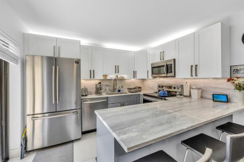 Townhouse in Deerfield Beach, Florida 2 bedrooms, 114.83 sq.m. № 2147183 - photo 10