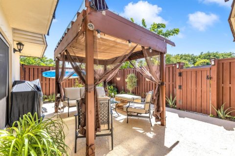 Townhouse in Deerfield Beach, Florida 2 bedrooms, 114.83 sq.m. № 2147183 - photo 4