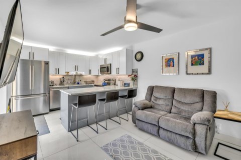 Townhouse in Deerfield Beach, Florida 2 bedrooms, 114.83 sq.m. № 2147183 - photo 8