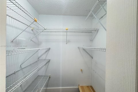 Copropriété à louer à Miami, Floride: 2 chambres, 89.65 m2 № 2033266 - photo 24