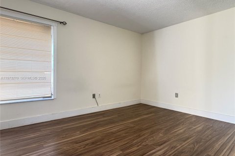 Copropriété à louer à Miami, Floride: 2 chambres, 89.65 m2 № 2033266 - photo 13