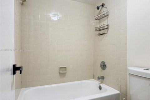 Copropriété à louer à Miami, Floride: 2 chambres, 89.65 m2 № 2033266 - photo 18