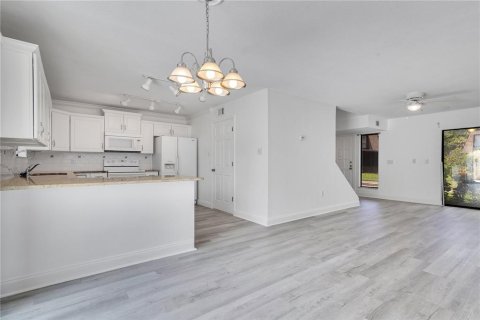 Condo in Lakeland, Florida, 3 bedrooms  № 1829476 - photo 8