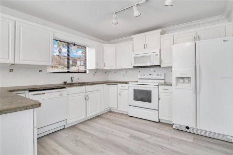 Condo in Lakeland, Florida, 3 bedrooms  № 1829476 - photo 9