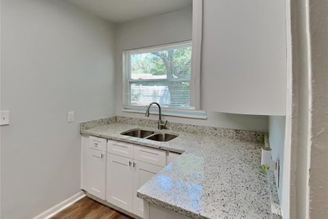 Villa ou maison à louer à Tampa, Floride: 3 chambres, 93.27 m2 № 2425807 - photo 5
