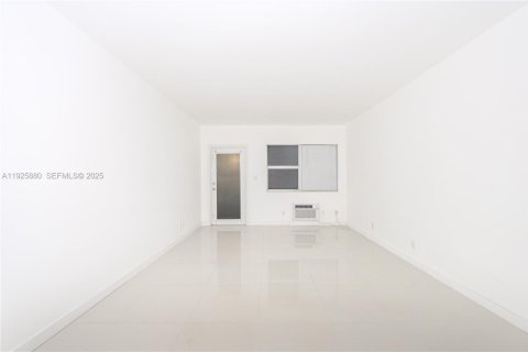 Condo in Miami Beach, Florida  № 1987307 - photo 9