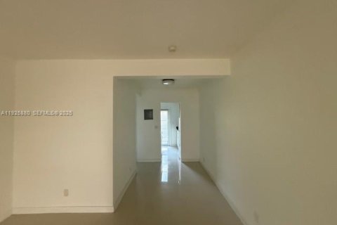 Copropriété à louer à Miami Beach, Floride: 39.48 m2 № 1987307 - photo 3