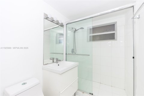 Condo in Miami Beach, Florida  № 1987307 - photo 12