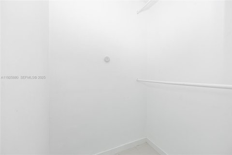 Condo in Miami Beach, Florida  № 1987307 - photo 14