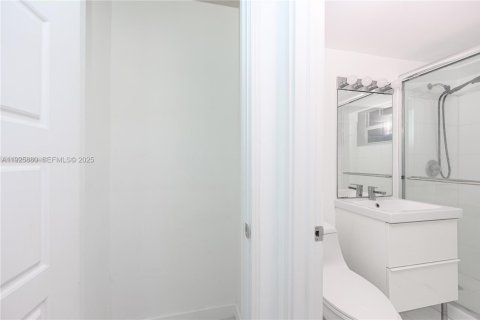 Condo in Miami Beach, Florida  № 1987307 - photo 13