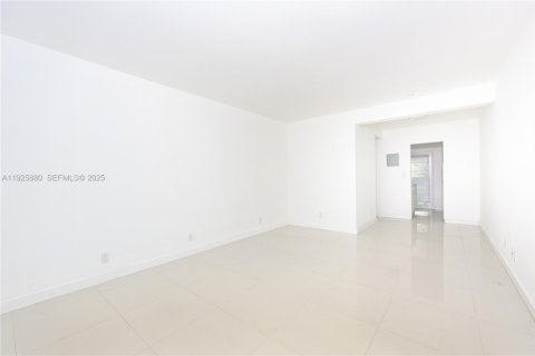 Condo in Miami Beach, Florida  № 1987307 - photo 6