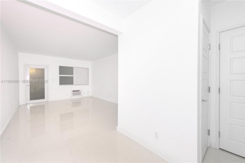 Condo in Miami Beach, Florida  № 1987307 - photo 11