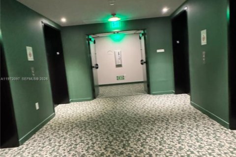 Copropriété à louer à Miami, Floride № 2042291 - photo 27