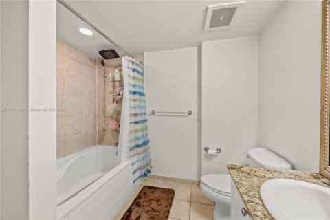 Купить кондоминиум в Авентура, Флорида 1 спальня, 79.9м2, № 2012155 - фото 14