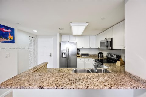 Купить кондоминиум в Авентура, Флорида 1 спальня, 79.9м2, № 2012155 - фото 7