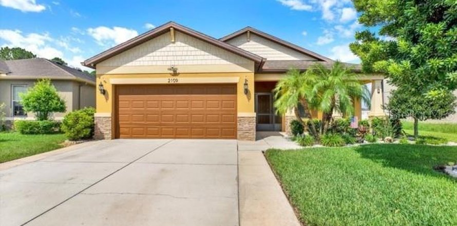 House in Brooksville, Florida 3 bedrooms, 183.76 sq.m. № 1917834