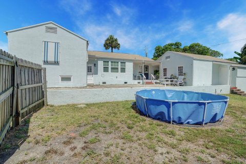 Villa ou maison à louer à West Palm Beach, Floride: 4 chambres, 181.9 m2 № 1222550 - photo 1