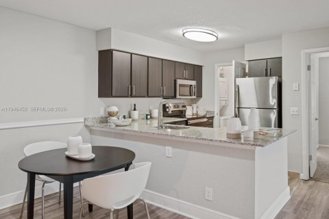 Снять в аренду квартиру в Форт-Лодердейл, Флорида 2 спальни, 88.63м2, № 2003451 - фото 13