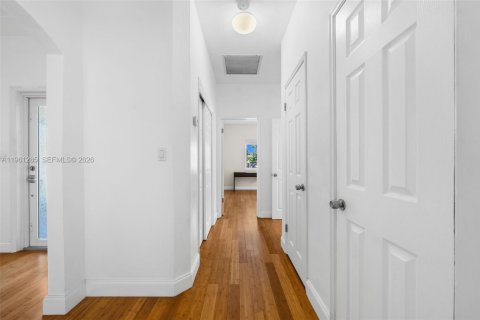 Casa en alquiler en Miami Beach, Florida, 3 dormitorios, 157.28 m2 № 2022075 - foto 14