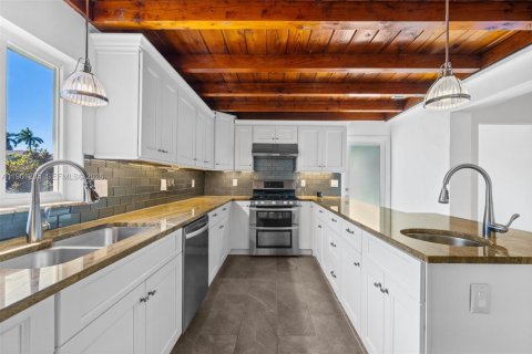 Casa en alquiler en Miami Beach, Florida, 3 dormitorios, 157.28 m2 № 2022075 - foto 11