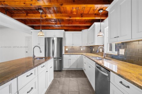 Casa en alquiler en Miami Beach, Florida, 3 dormitorios, 157.28 m2 № 2022075 - foto 10