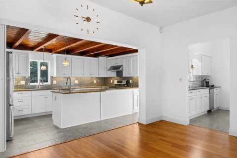 Casa en alquiler en Miami Beach, Florida, 3 dormitorios, 157.28 m2 № 2022075 - foto 7