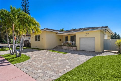 Casa en Miami Beach, Florida 3 dormitorios, 157.28 m2 № 2022075