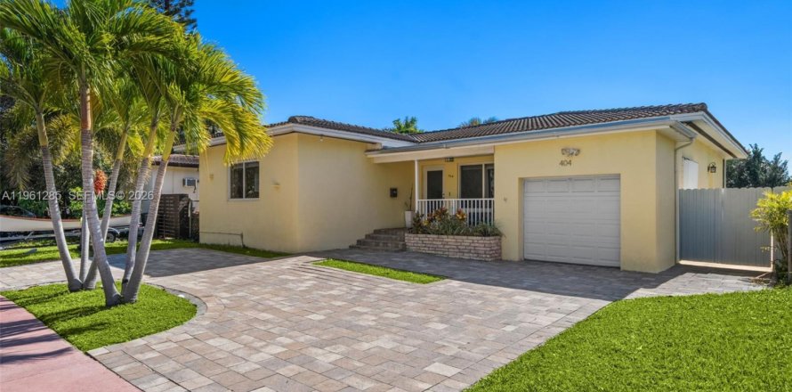 Casa en Miami Beach, Florida 3 dormitorios, 157.28 m2 № 2022075