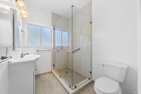 Casa en alquiler en Miami Beach, Florida, 3 dormitorios, 157.28 m2 № 2022075 - foto 20