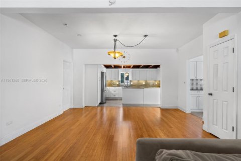 Casa en alquiler en Miami Beach, Florida, 3 dormitorios, 157.28 m2 № 2022075 - foto 6