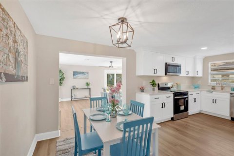 Villa ou maison à vendre à Riverview, Floride: 4 chambres, 166.48 m2 № 2419017 - photo 8