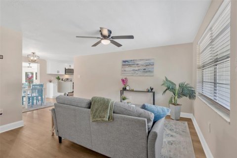 Villa ou maison à vendre à Riverview, Floride: 4 chambres, 166.48 m2 № 2419017 - photo 11
