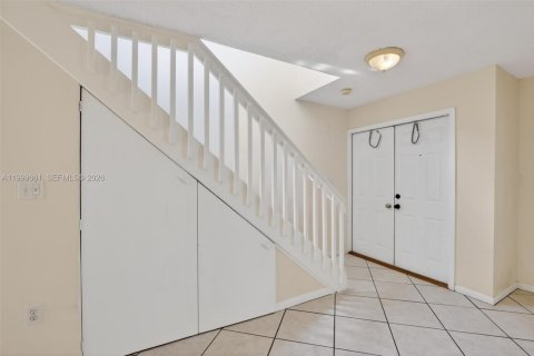 Купить таунхаус в Пемброк-Пайнс, Флорида 3 спальни, 151.9м2, № 2064403 - фото 6