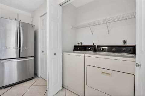 Купить таунхаус в Пемброк-Пайнс, Флорида 3 спальни, 151.9м2, № 2064403 - фото 10