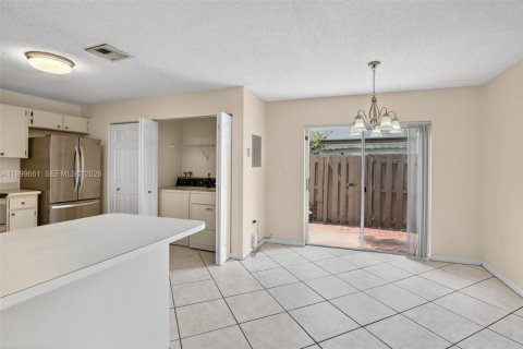 Купить таунхаус в Пемброк-Пайнс, Флорида 3 спальни, 151.9м2, № 2064403 - фото 8