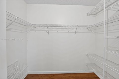 Купить таунхаус в Пемброк-Пайнс, Флорида 3 спальни, 151.9м2, № 2064403 - фото 23