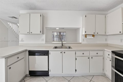 Купить таунхаус в Пемброк-Пайнс, Флорида 3 спальни, 151.9м2, № 2064403 - фото 14