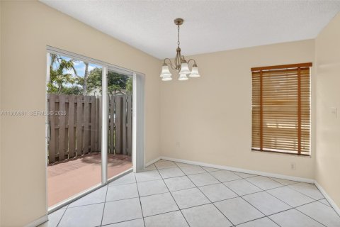 Купить таунхаус в Пемброк-Пайнс, Флорида 3 спальни, 151.9м2, № 2064403 - фото 15